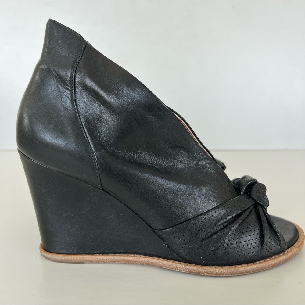 ♦️SOLD♦️BELLE SIGERSON MORRISON Black Leather Slip On Peep Toe Booties Heel Wedg - Picture 10 of 10